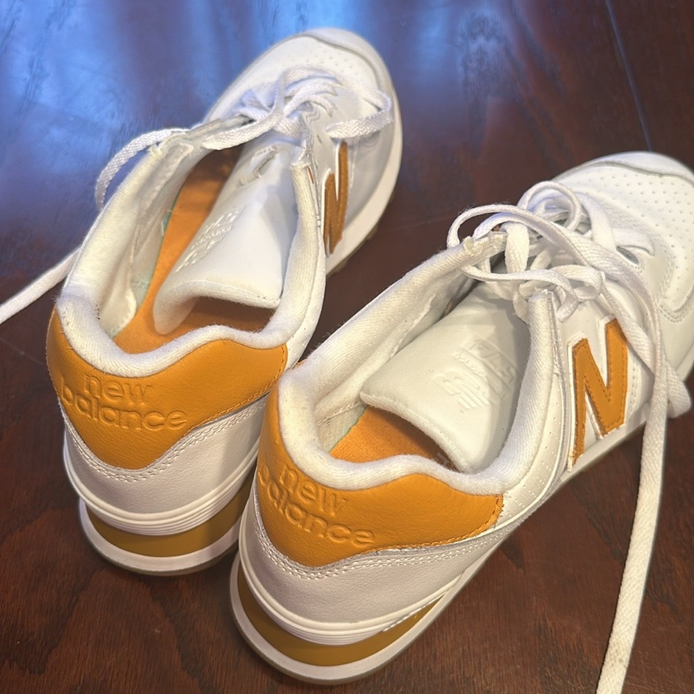 New Balance 
Men 8.5 or Women 10
Like New! 
Worn Once